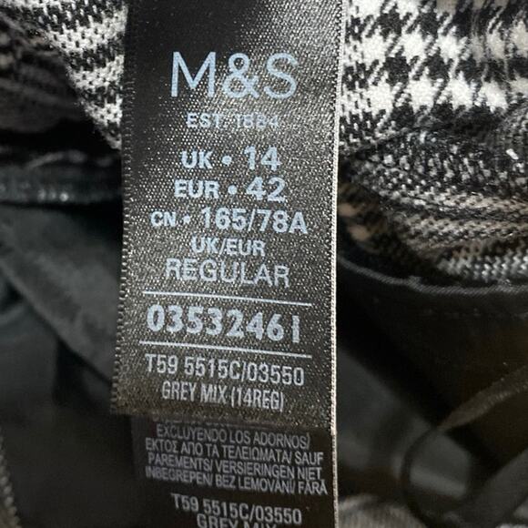 Marks & Spencer Black Gray Classic Plaid Pleated Tapered Trousers Pants Size XL - Picture 5 of 5